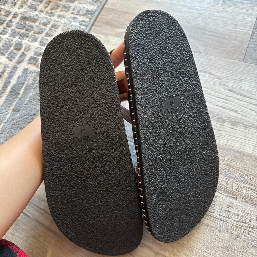 ZARA FLAT LEATHER SANDALS WITH CRISS-CROSS STRAPS - BRAND NEW WITH TAG- SIZE 8 o - Picture 5 of 8